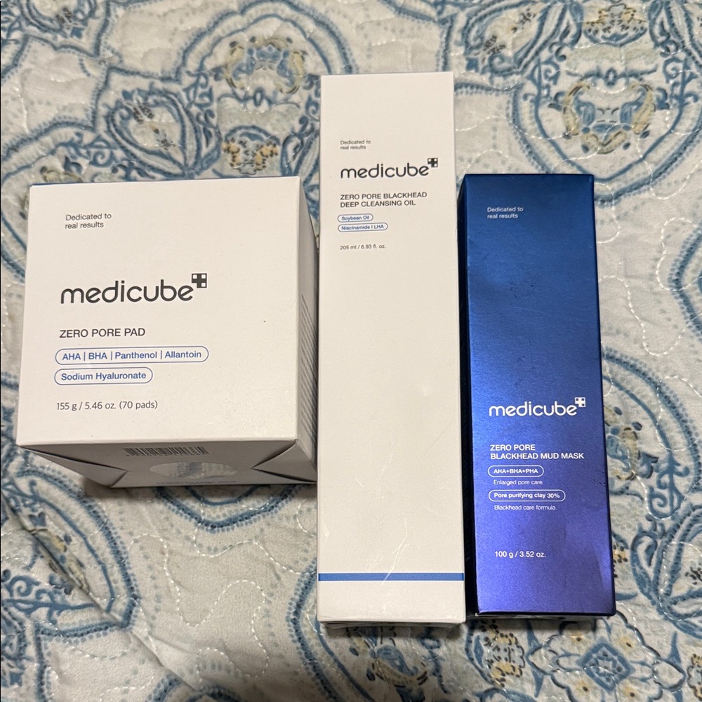 Medicube Zero Pore Pad and Cleansing Oil Set - Blue and White